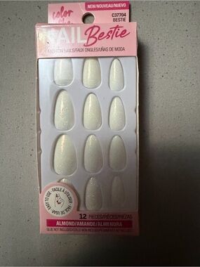 Almond Press-On Nails — Shimmery White Almond Set